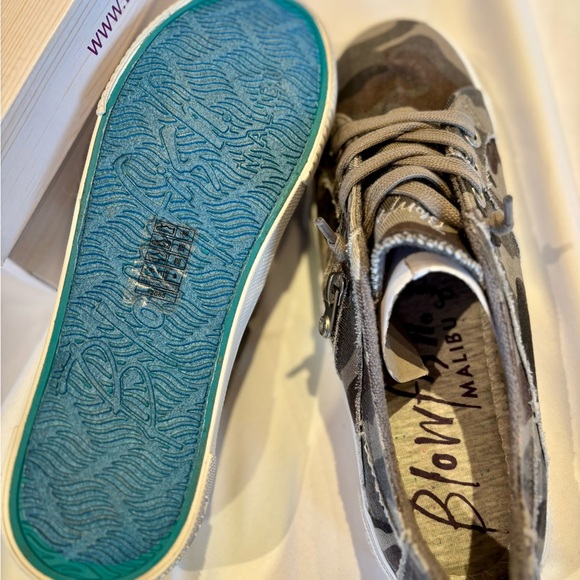 NEW Blowfish Malibu Sneakers Size 8 - Picture 3 of 3